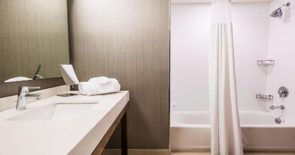Courtyard by Marriott Columbia Cayce image 25