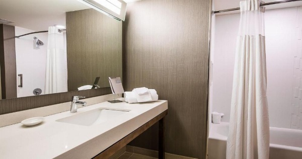 Courtyard by Marriott Columbia Cayce image 26