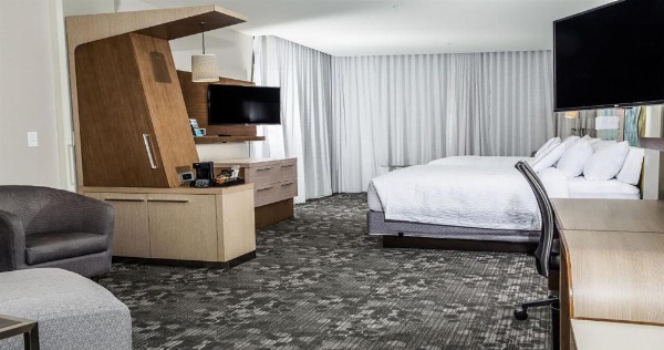 Courtyard by Marriott Columbia Cayce image 8